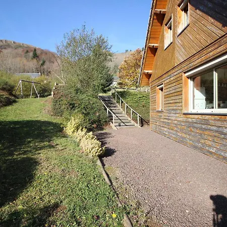 Mont-dore : Spacieux Avec Parking Et Grand Terrain - Fr-1-608-106 Chalet